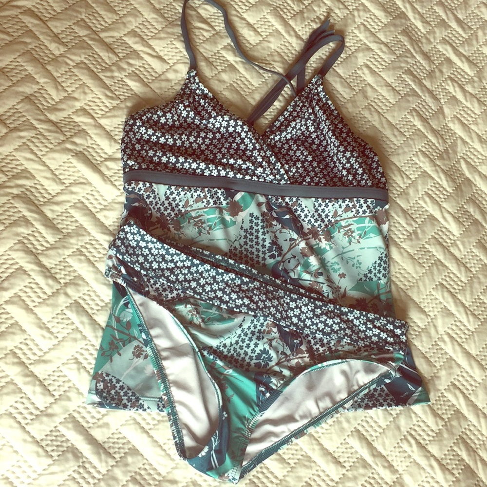 Title Nine tankini set swimsuit size Medium